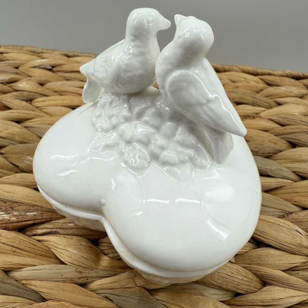 Vintage 80s White Ceramic Heart Trinket Candle Box with Love‎ Birds Figurine Lid